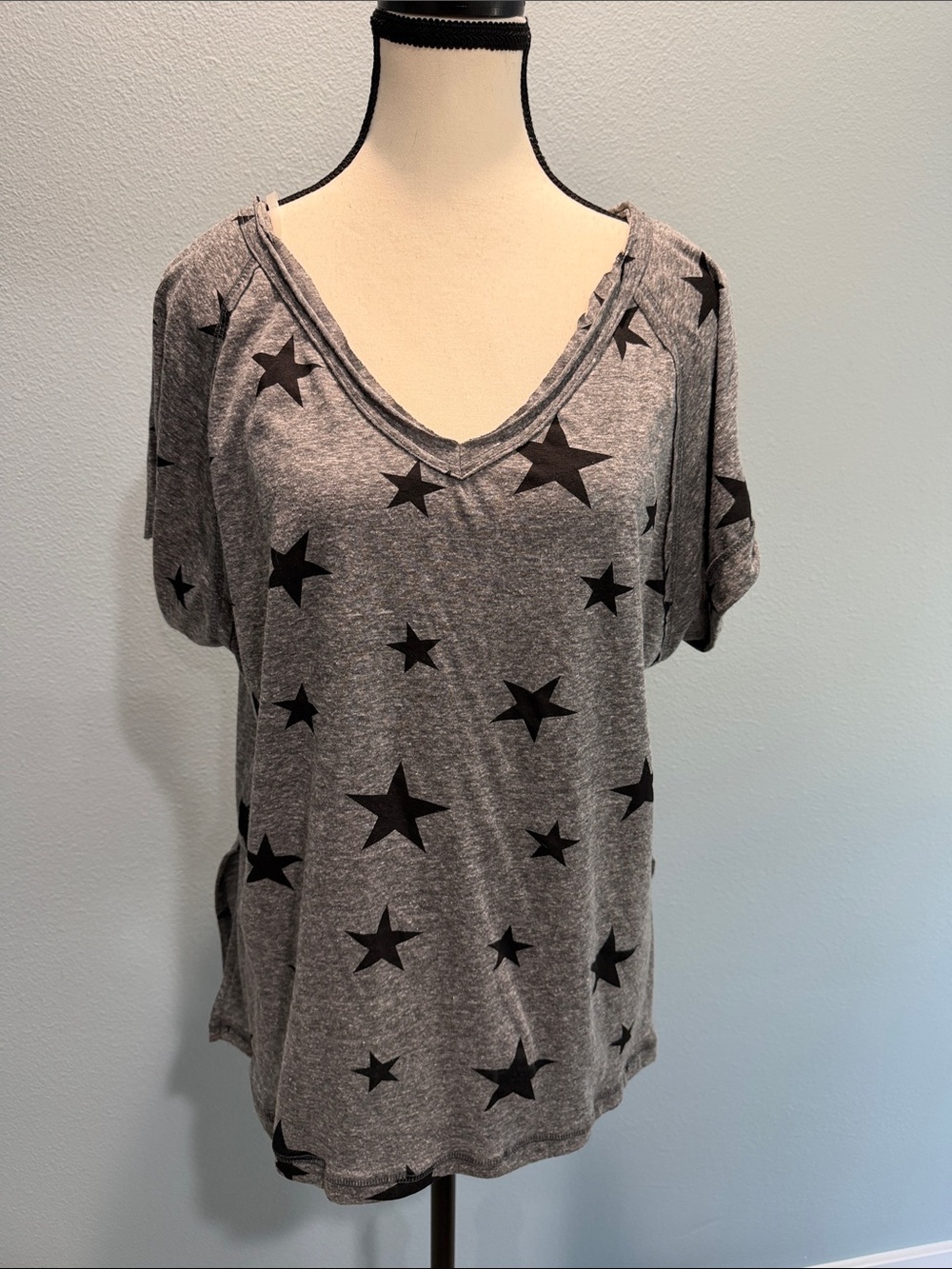 Promesa Gray V-Neck Short Sleeve Tee with Black Star Print
